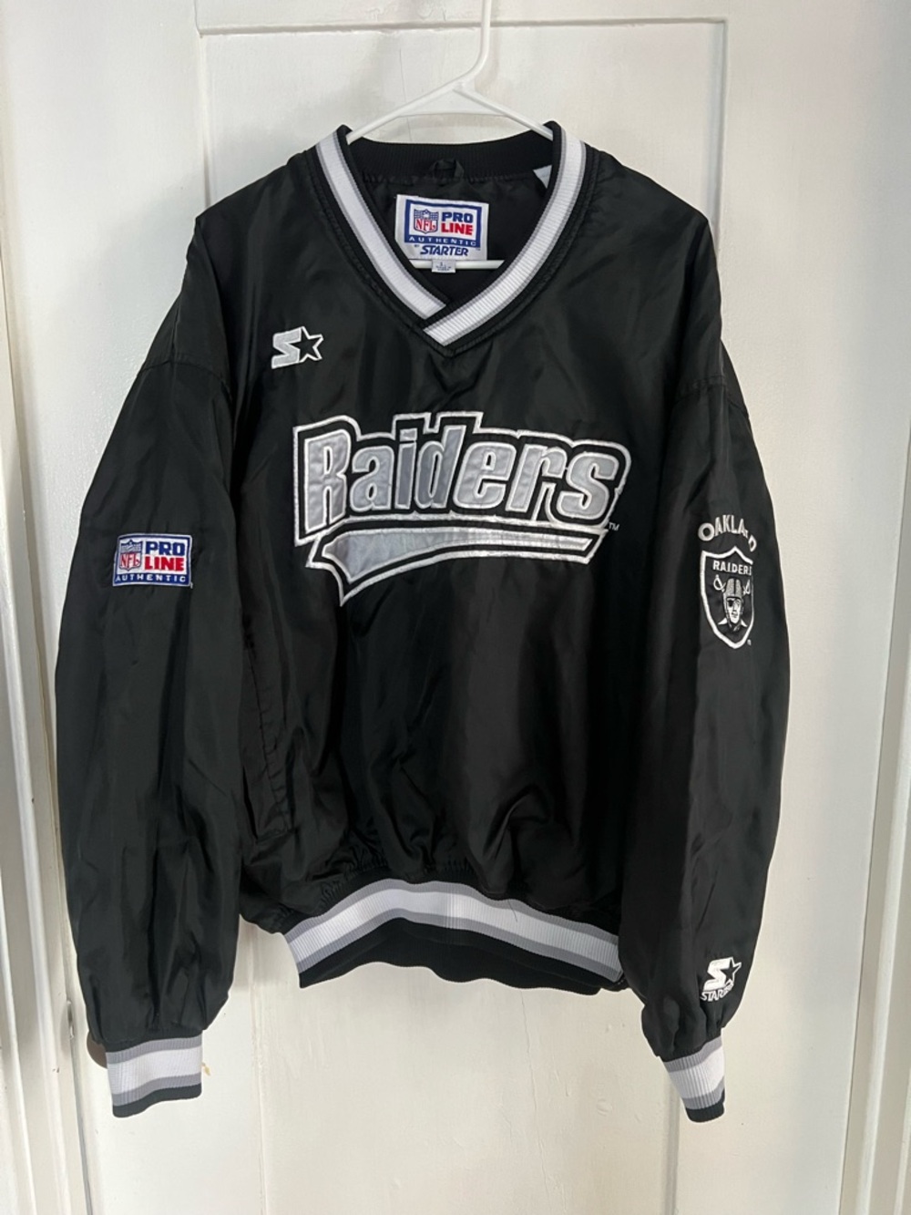 Vintage Starter Pro Line Oakland Raiders Black Pullover Jacket. SIZE LARGE.